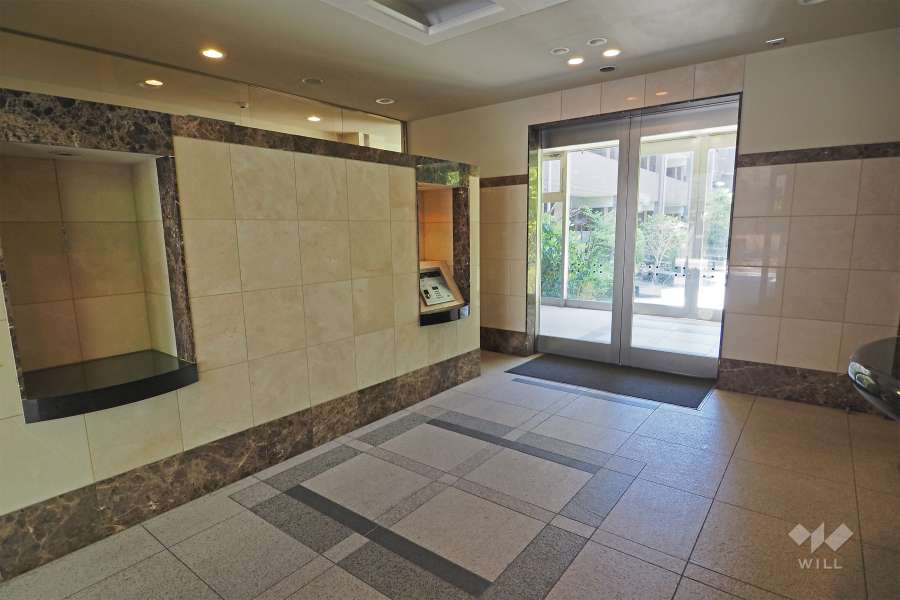 エントランスはオートロック付きです。