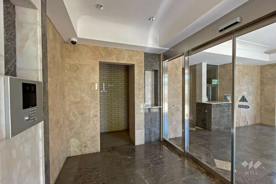 エントランスはオートロック付きです。