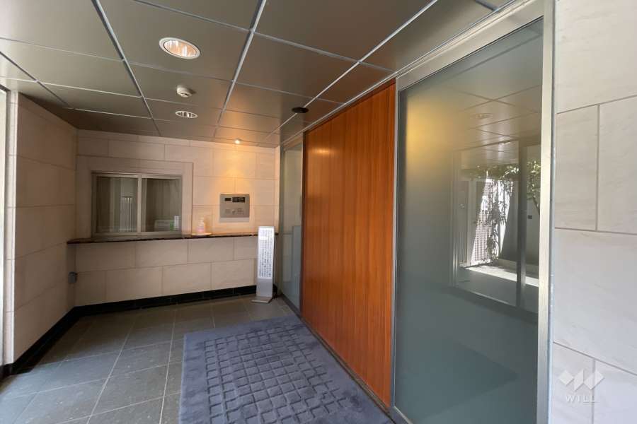 エントランスはオートロック付きです。