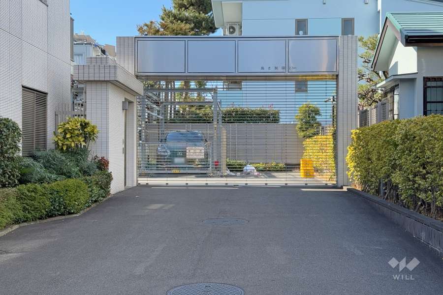駐車場の出入り口（リングシャッター付き）