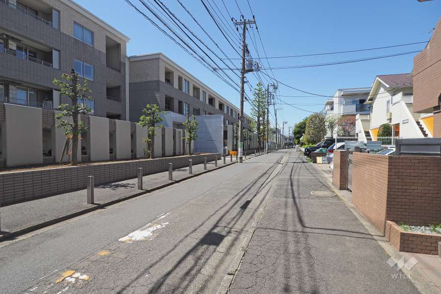 敷地北東側の前面道路