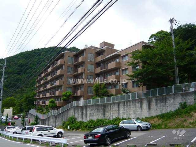 朝日プラザ芦屋山手2番館の外観（南東側から）
