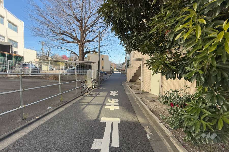 敷地北東側の前面道路　