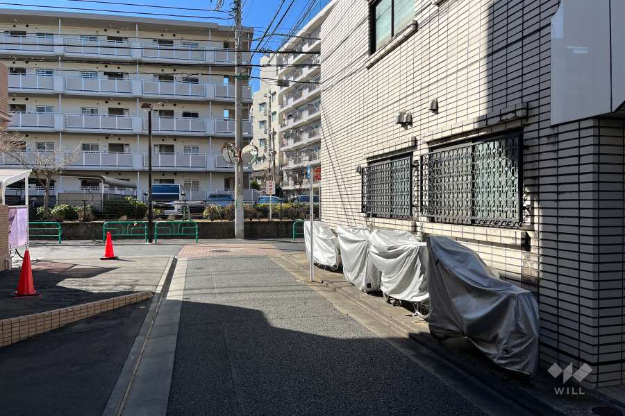 敷地の東側前面道路（北側から）