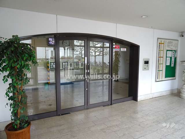 エントランスはオートロック付きです。