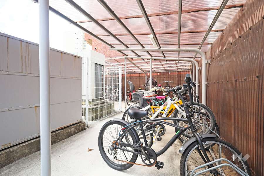 駐輪場（屋根付き）