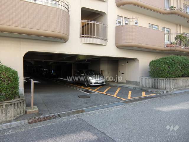 駐車場出入り口