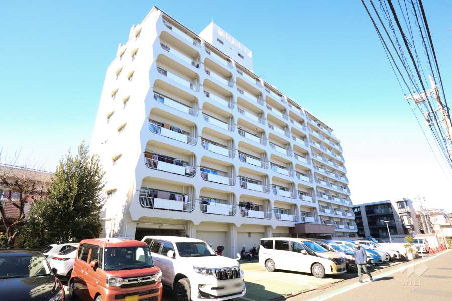 日商岩井方南町マンションの外観（南東側から）