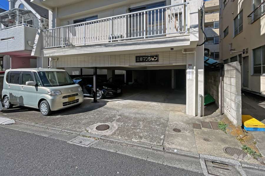 敷地の入り口