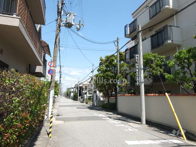 敷地北側の前面道路