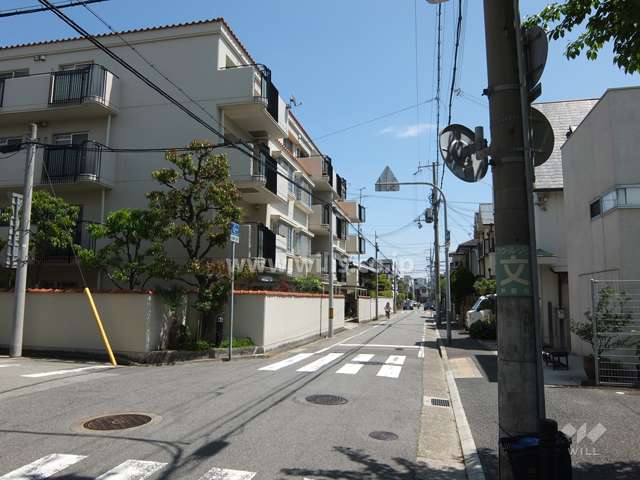 敷地南側の前面道路