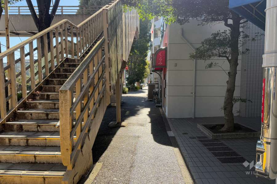 敷地東側の前面道路