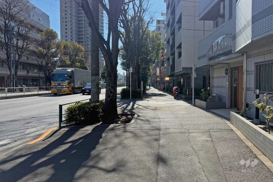 敷地東側は都道318号（環七）に面しています。