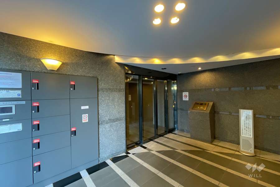 エントランスはオートロック付きです。