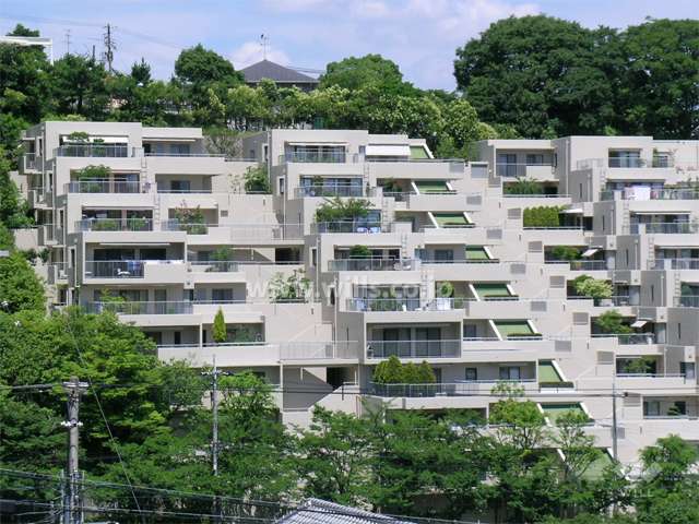 ルーフバルコニーの付いた住戸もあります