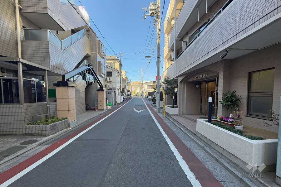 敷地南側の前面道路