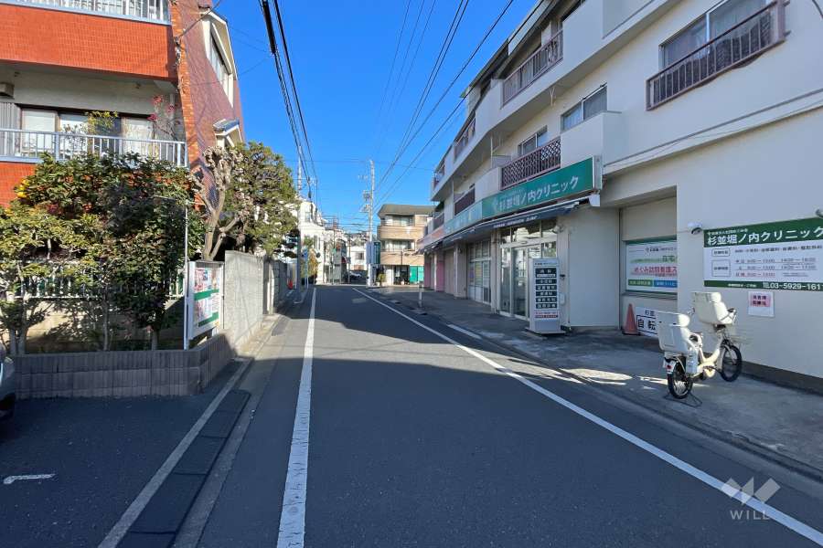 敷地西側の前面道路