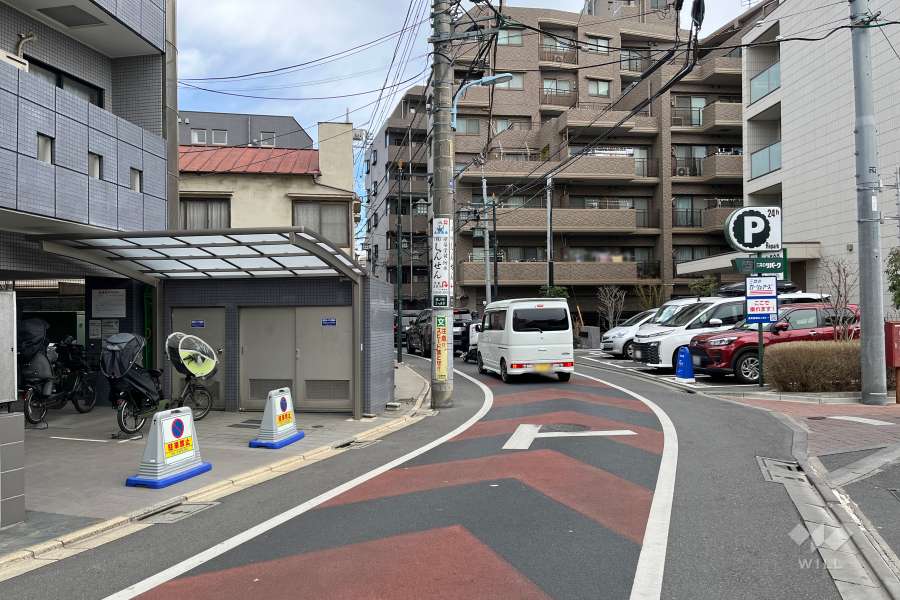 敷地南側の前面道路