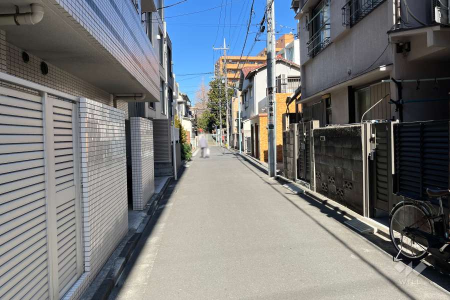 敷地東側の前面道路