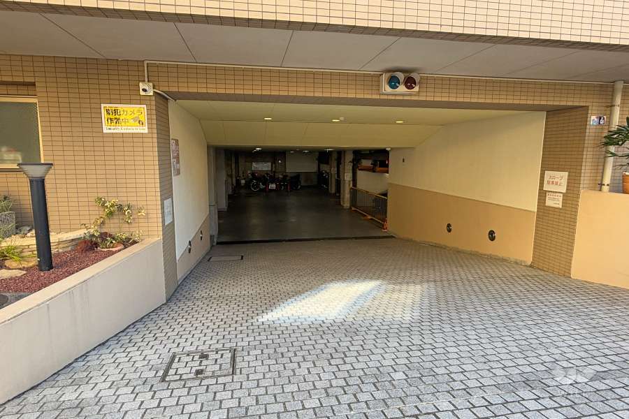 駐車場出入り口