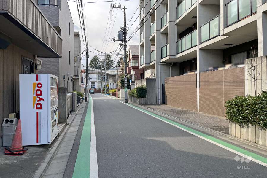 敷地南側の前面道路