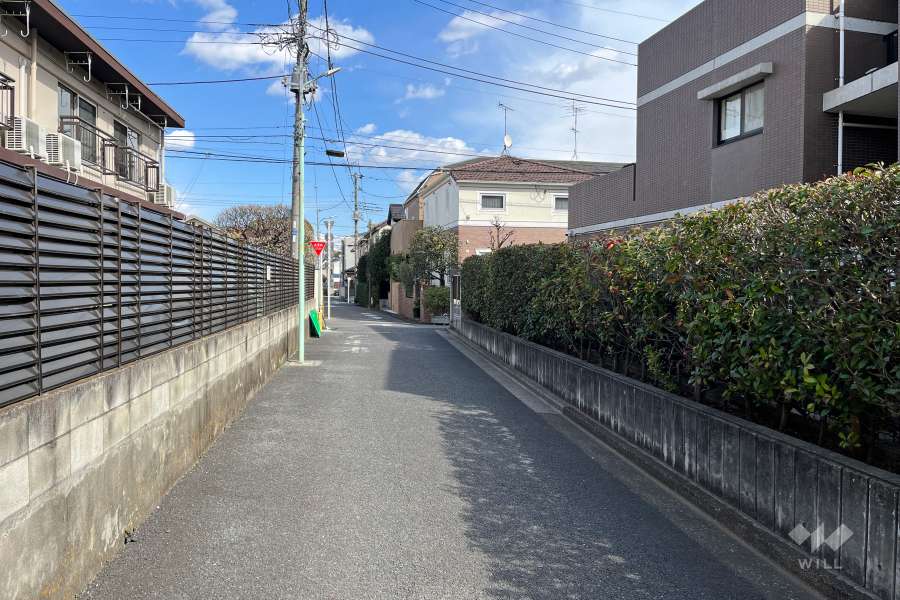 敷地北側の前面道路