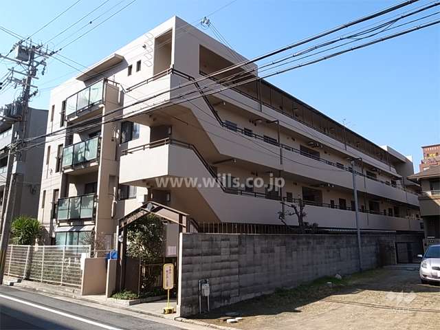 イスズハイツベル芦屋パート2の外観（南東側から）　敷地の南北両面が接道しています。