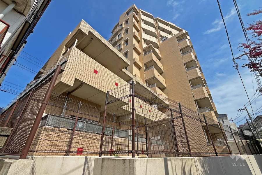 ゼファー明大前クローチェの外観（南西側から）