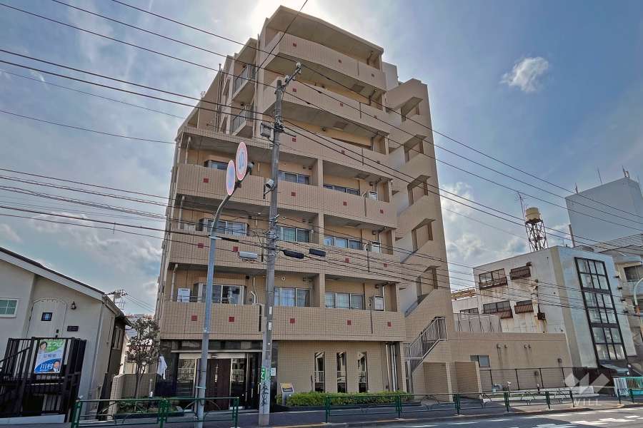 ゼファー明大前クローチェの外観（北東側から）