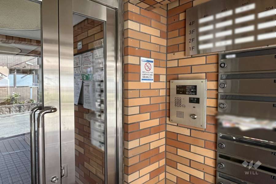 エントランスはオートロック付きです。