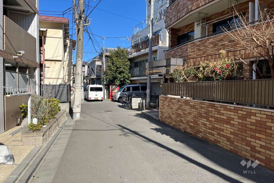 敷地西側の前面道路　