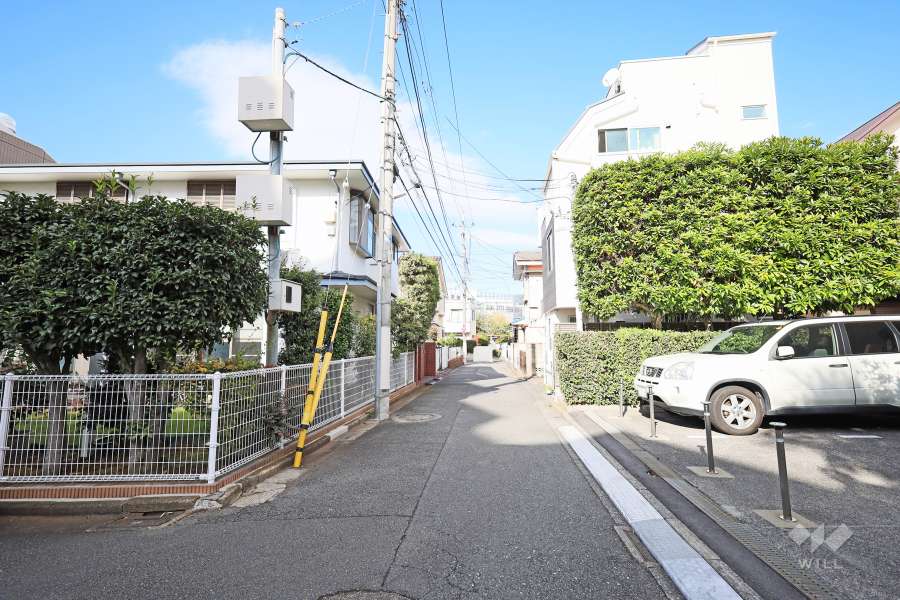 敷地北西側の前面道路