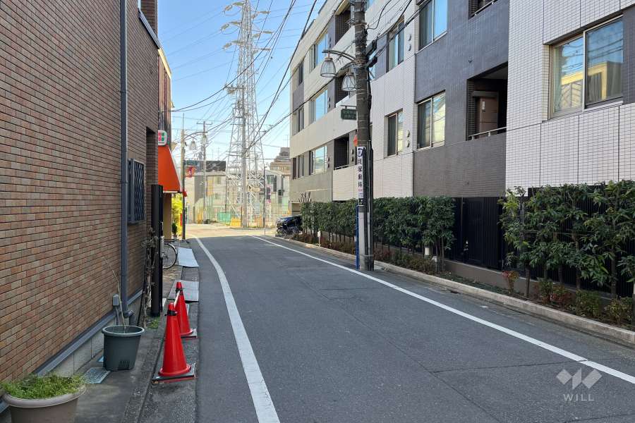 敷地北東側の前面道路