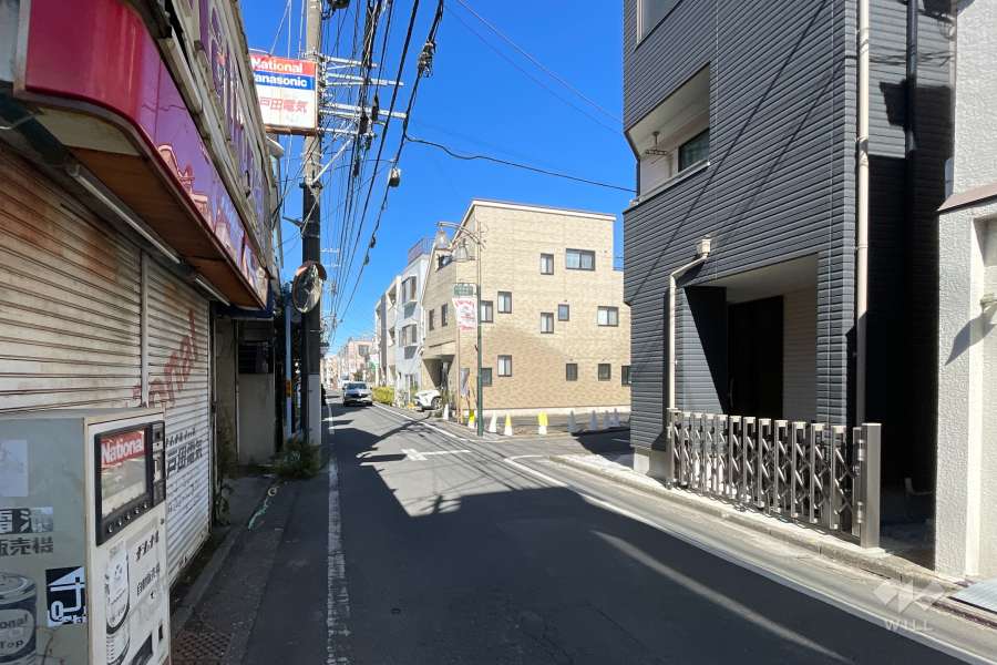 敷地の北側前面道路（東側から）