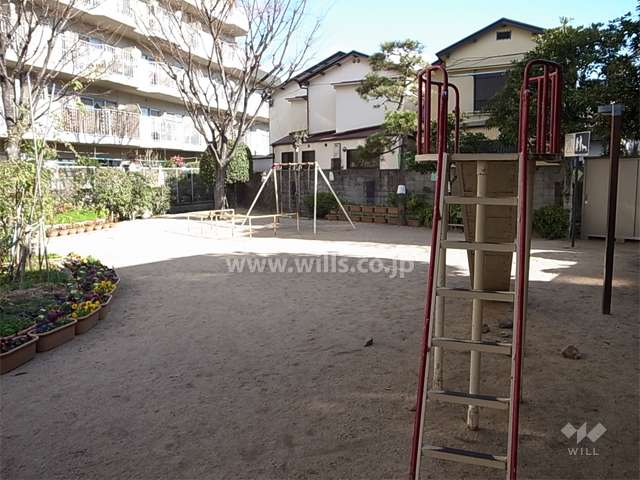 敷地の南側は西蔵児童遊園に面しています。