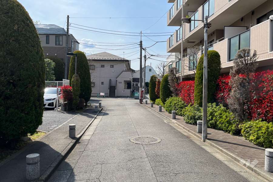 敷地南側の前面道路