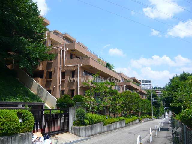 コート芦屋朝日ヶ丘の外観（1号棟を南西側から）