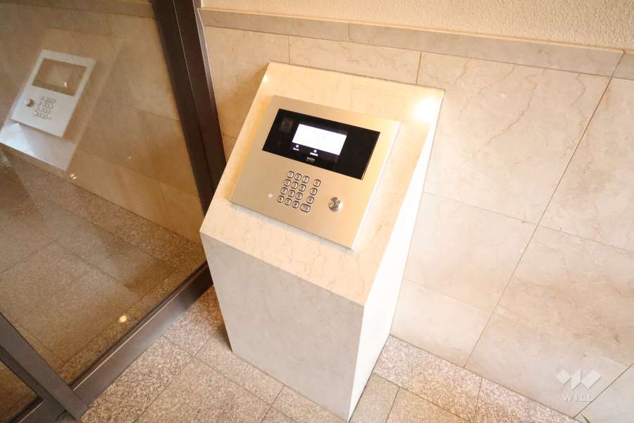 エントランスはオートロック付きです。