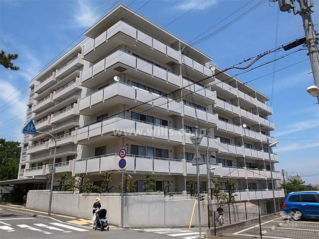 コープ芦屋の外観（南西側から）