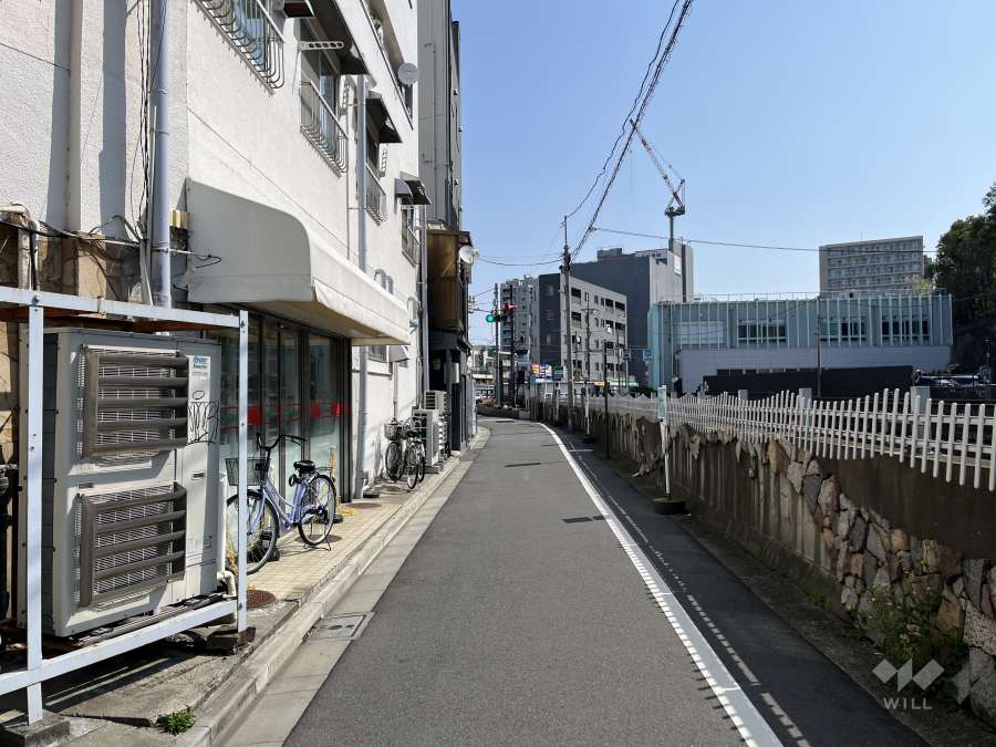 敷地南東側の前面道路