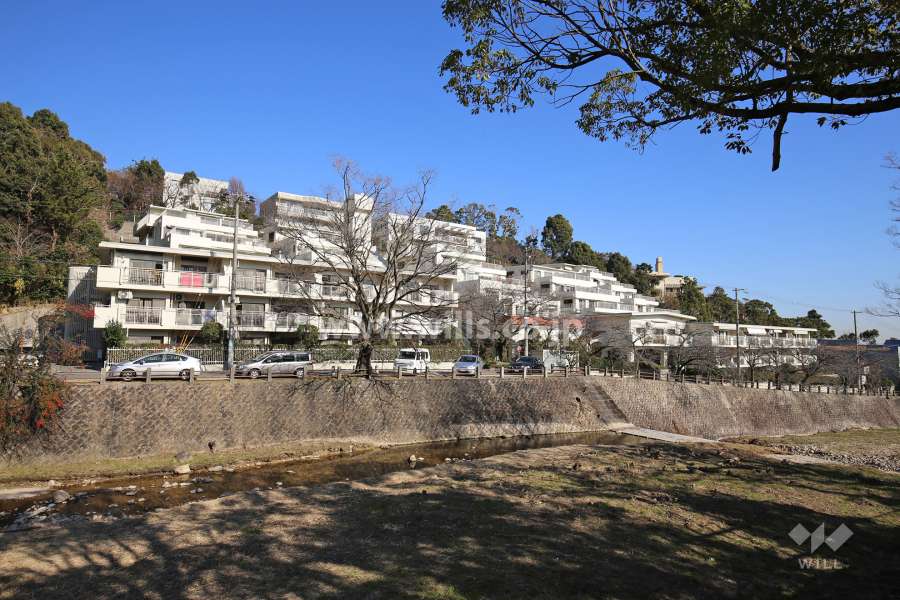 シャンボール芦屋川の外観(北西側から)