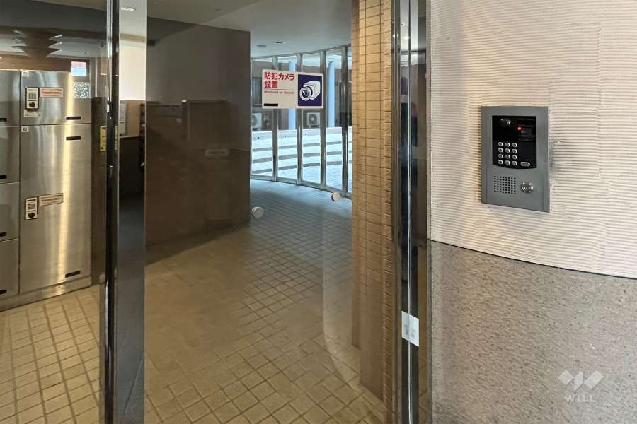 エントランスはオートロック付きです。