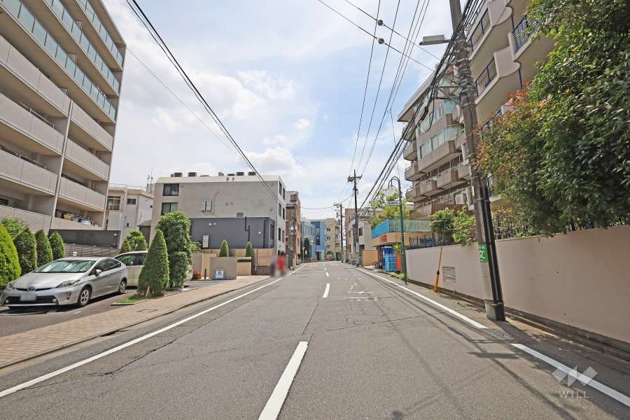 敷地東側の前面道路