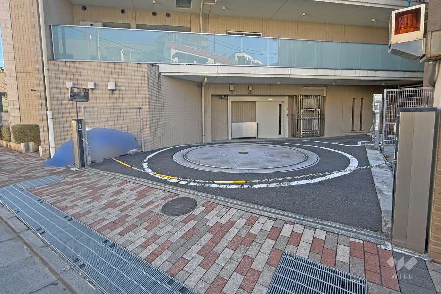 駐車場の出入り口（ロボットゲート付き）