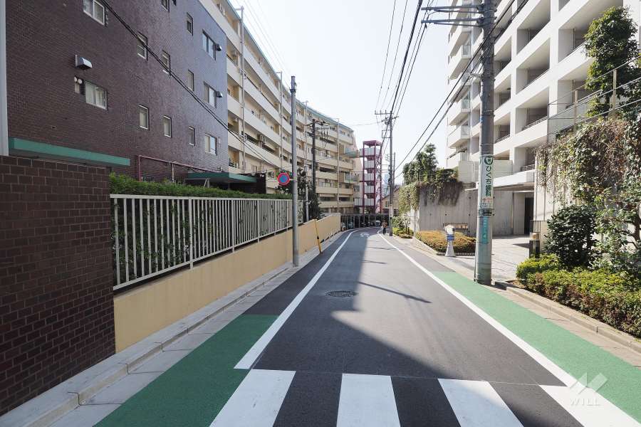 敷地北側の前面道路