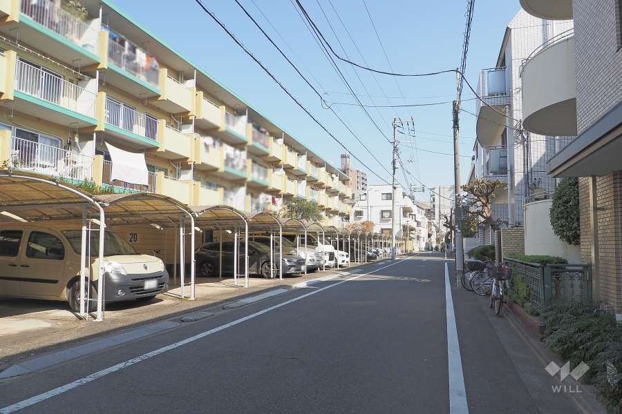敷地南側の前面道路