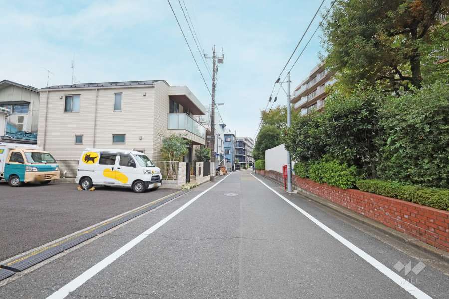 敷地東側の前面道路