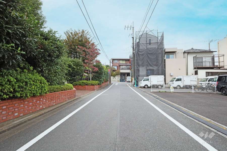 敷地東側の前面道路