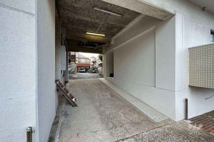 駐輪場へのアプローチ