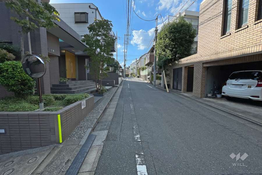 敷地北側の前面道路